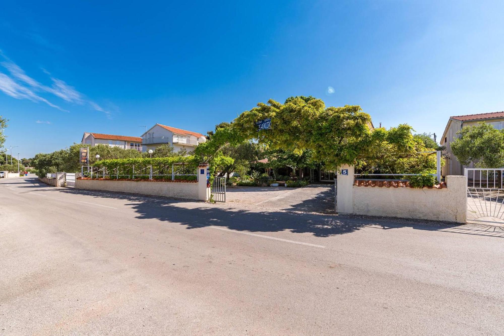 Apartments Nena Бродарика Екстериор снимка